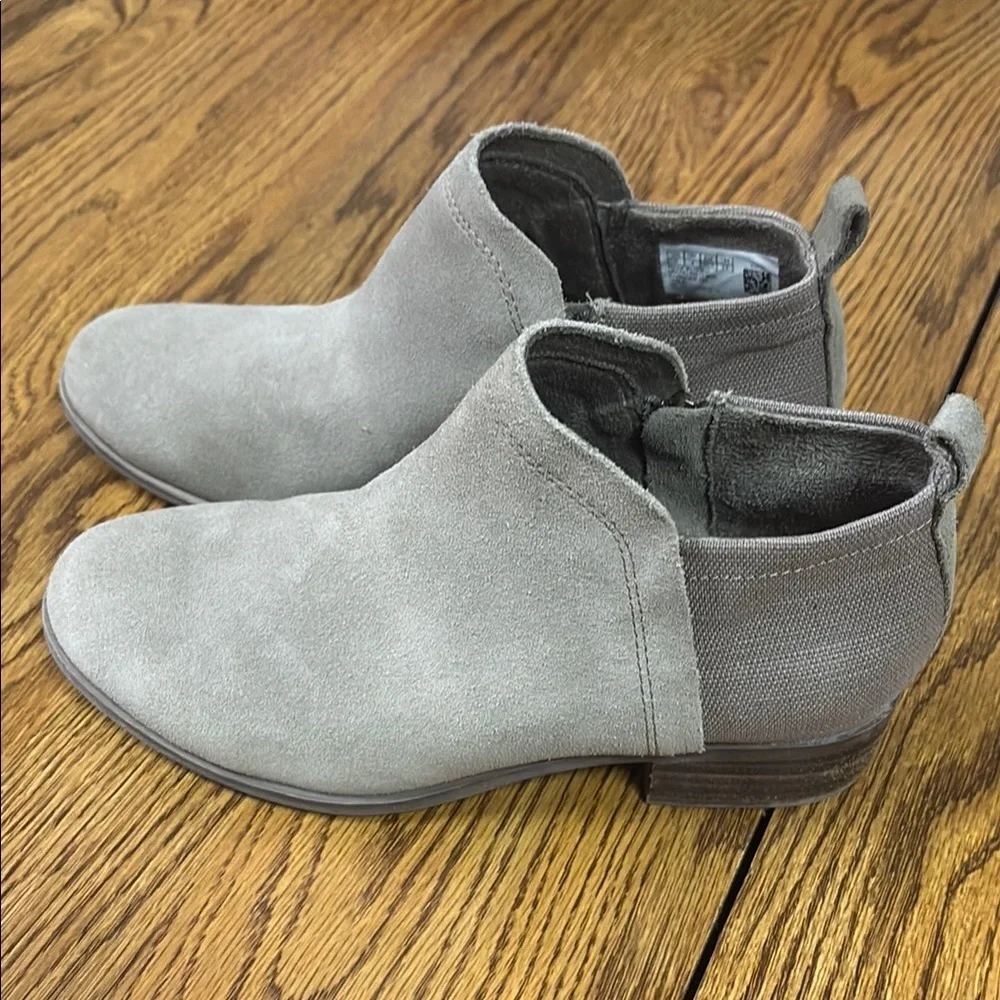 Toms Deia ankle bootie soft suede wool taupe beige block low heel zipper 6